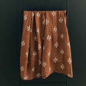 Mebie Baby Chestnut Textiles Muslin Swaddle NWT
